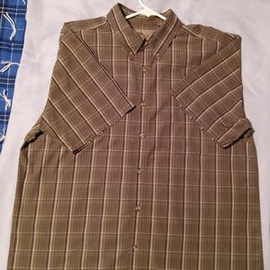 G H Bass Button Down Short Sleeve Men's Shirt Size L Office & Adventure Ready.